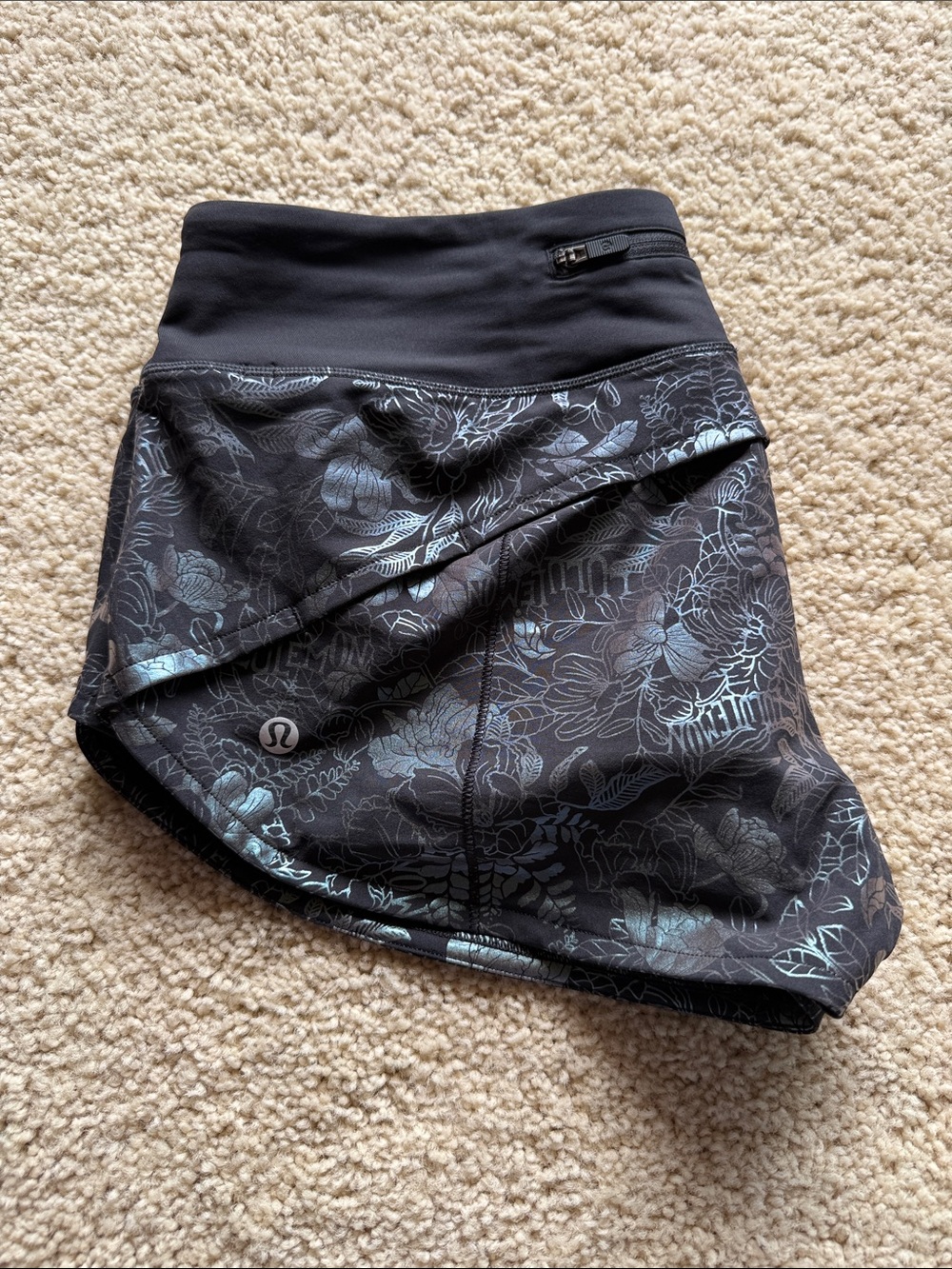 *Like New* Lululemon Speed Shorts | Size 6 - Picture 2 of 5